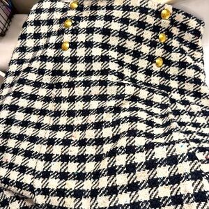 47% wool, 26% poly. 26% acrylic lining